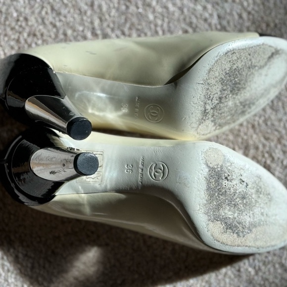 Chanel patent leather cream & black shoes size Size 36 US Size 6 Very Preloved. - Picture 4 of 14